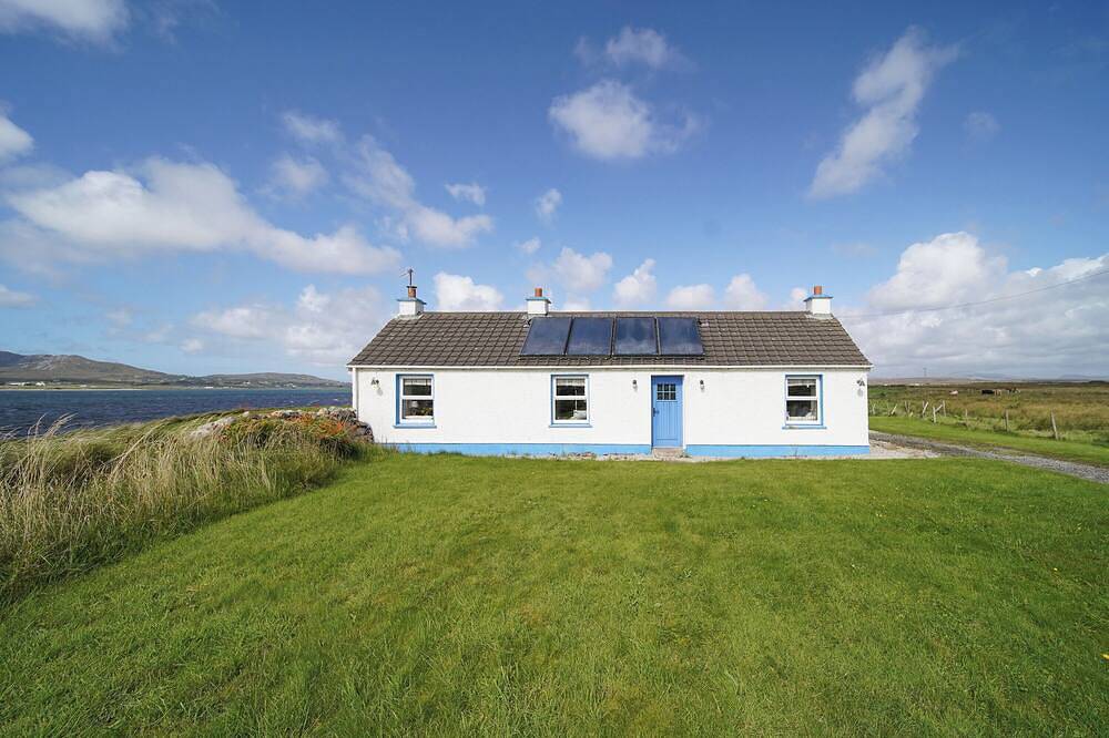 Susan's Beach House Right on the beach, a beautiful cottage + spectacular views in Irish Ulster