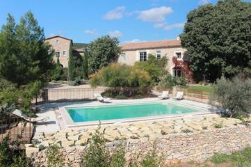 Gîte pour 5 personnes, avec jardin ainsi que vue et piscine, adapté aux familles à Argelliers