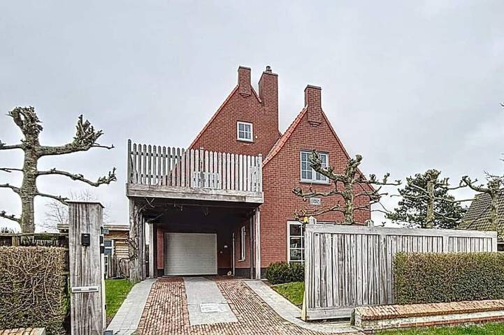 Ferienhaus für 8 Personen, mit Terrasse und Garten sowie Pool