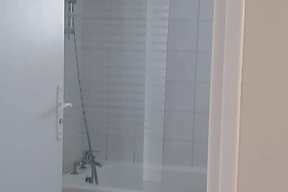 In the quiet countryside, single-storey house in La Roche-sur-Yon, Valle del Loira