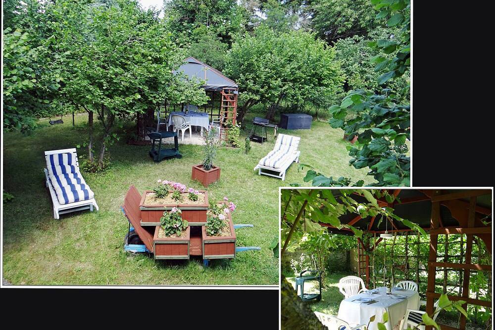 El Huchier Lodge fue diseñado con la comodidad necesaria para 2-4 personas. in Nuits, Región de Avallon