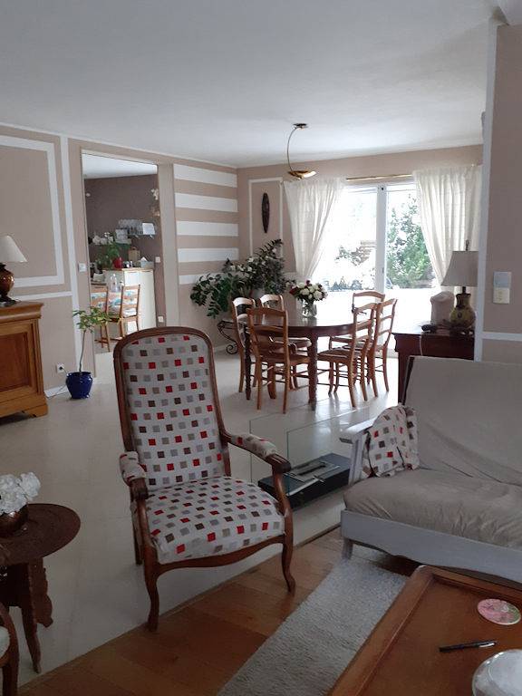 Gîte pour 8 personnes, avec jardin ainsi que terrasse et piscine à Vignoles