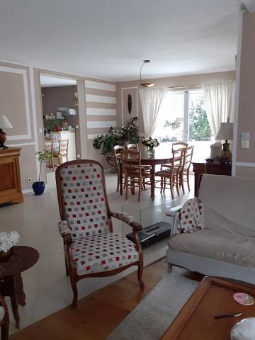 Gîte pour 8 personnes, avec terrasse ainsi que jardin et piscine à Vignoles