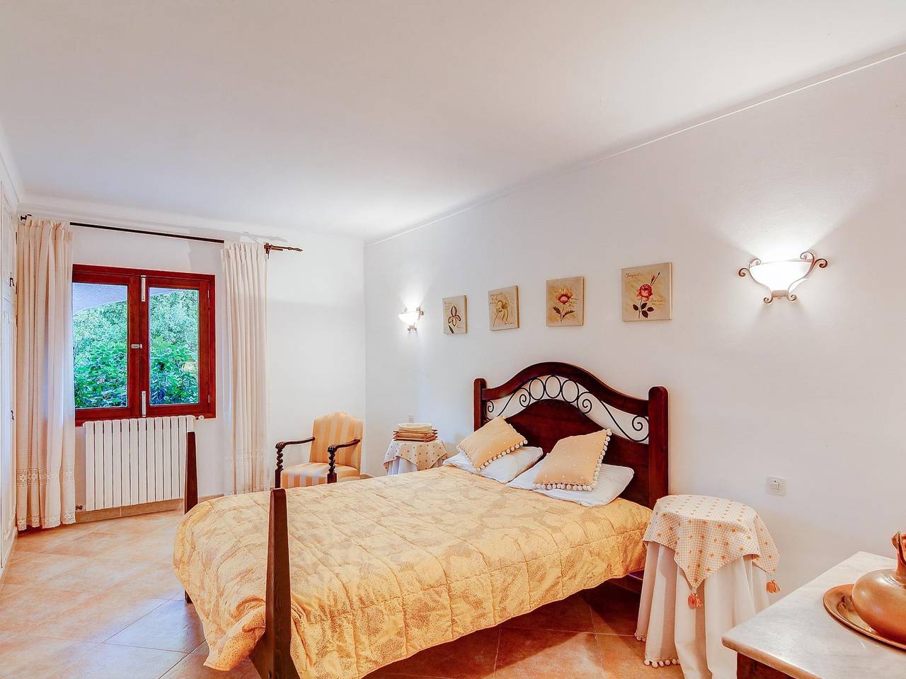 Quic - Wunderschönes Ferienhaus mit großem Garten in Platges de Muro in Playa de Muro, Muro