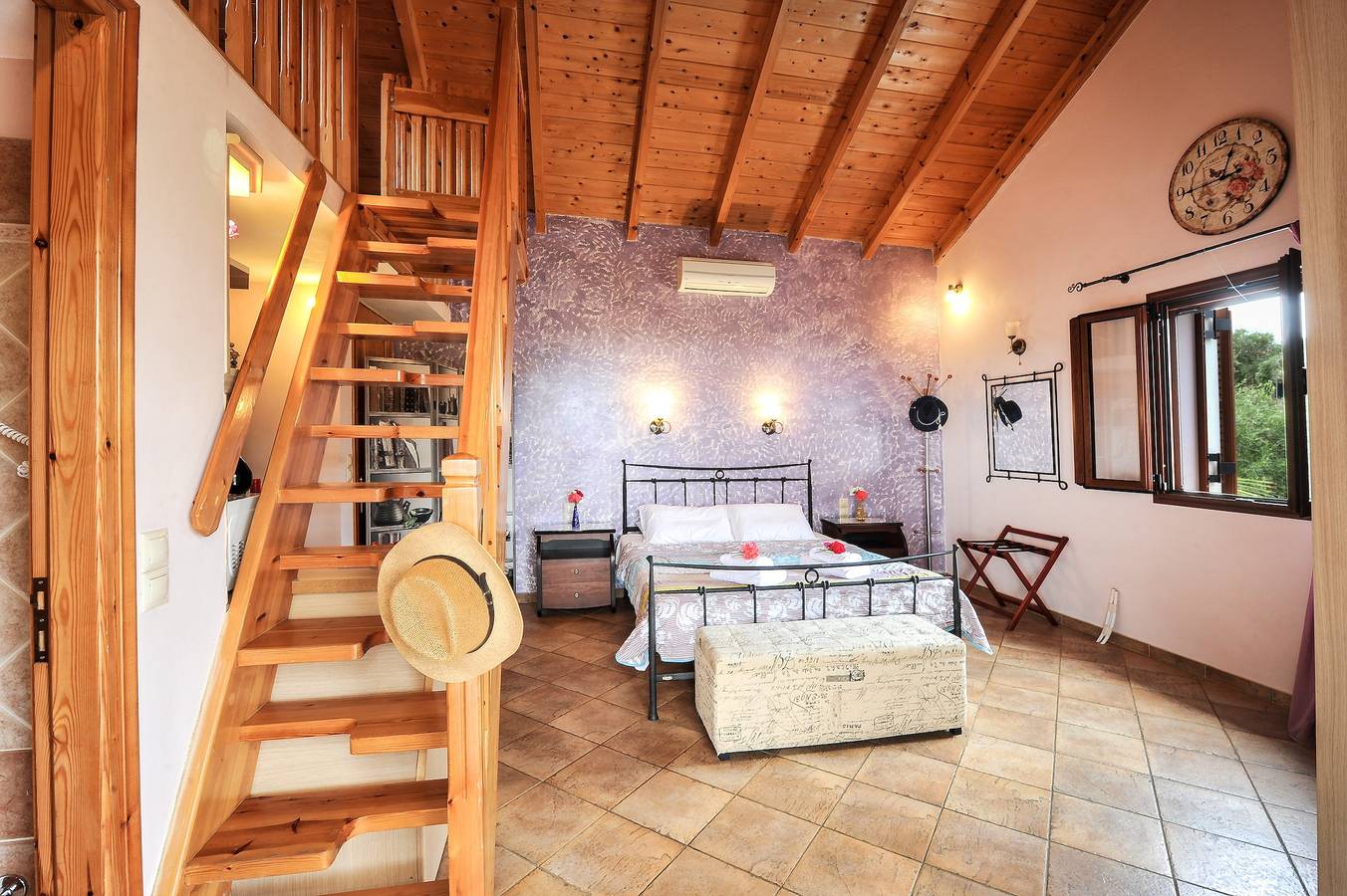 Entire apartment, Villa Casa Bianca Purple Apartment with Sea View, Shared Pool & Wi-Fi in Gaios, Paxos