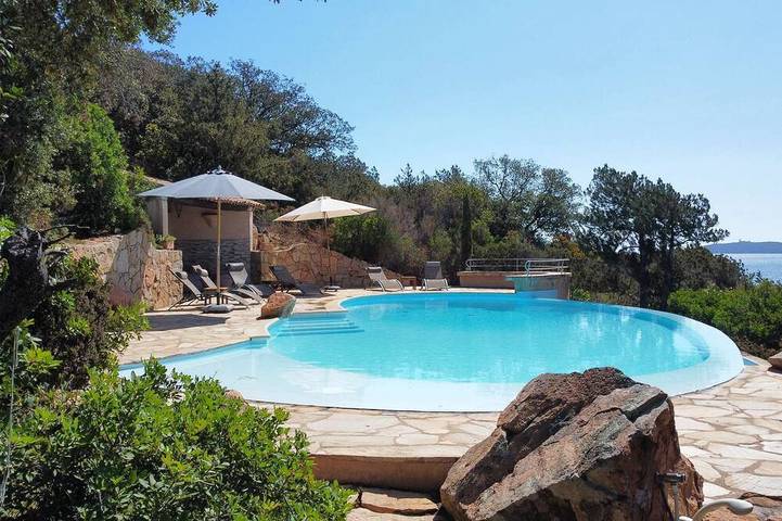 Location de vacances pour 12 personnes, avec Jardin dans Plage de Benedettu