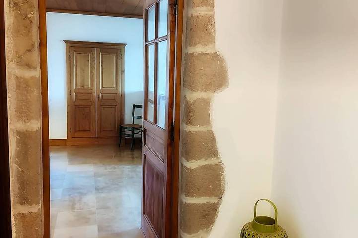 Appartement de vacances pour 7 personnes, avec terrasse ainsi que piscine et jardin