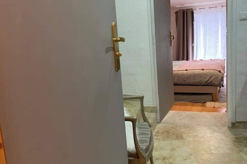 Charmante maison mitoyenne 2 chambres avec jardin à 15 min d’Avignon. in Althen-des-Paluds, Vaucluse