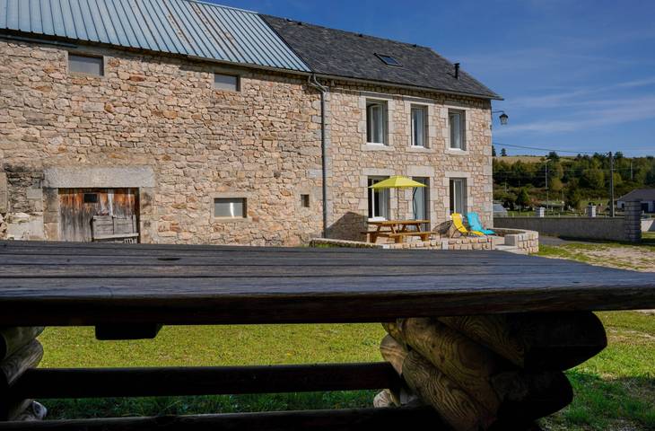 Gîte pour 6 personnes, avec terrasse à Rimeize (Lozère)