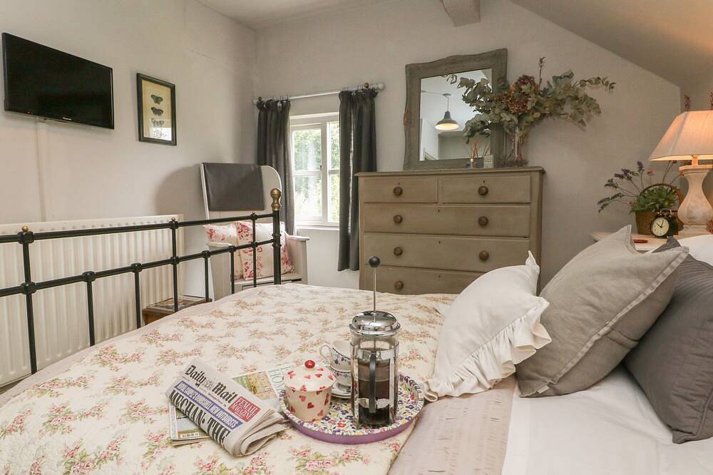 Grange Cottage, pet friendly in Castleton, Peak District in Castleton, Derbyshire