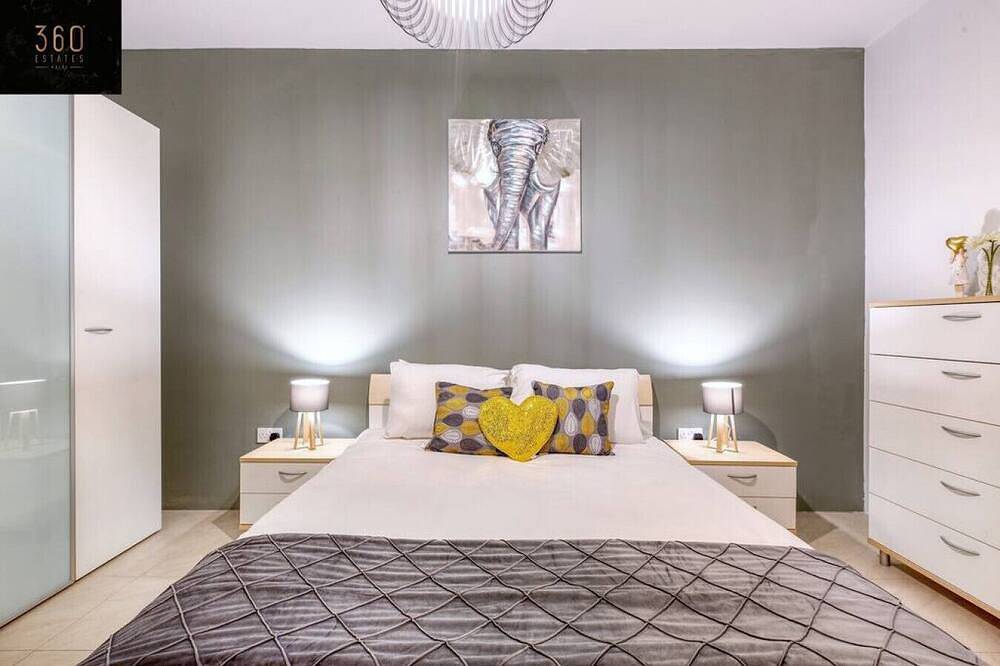 Geheel appartement, Wonderful designer 2Br home with large Sofa and Tv in Paceville, San Giljan