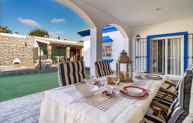 Luxus-Wohnung mit Pool und Parkplatz, 2 km von Playa del Rinconcillo entfernt in Los Cortijillos, Los Barrios