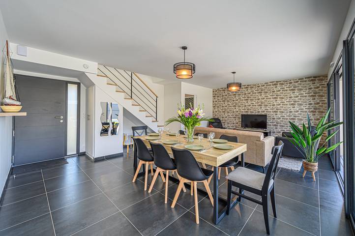 Location de vacances pour 8 personnes, avec jardin ainsi que terrasse et piscine à Ambon - 2