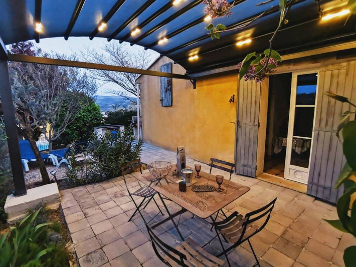 'Bel Air en Luberon' Cottage with Shared Pool and Panoramic Luberon Views in Gargas, Parc naturel régional du Luberon