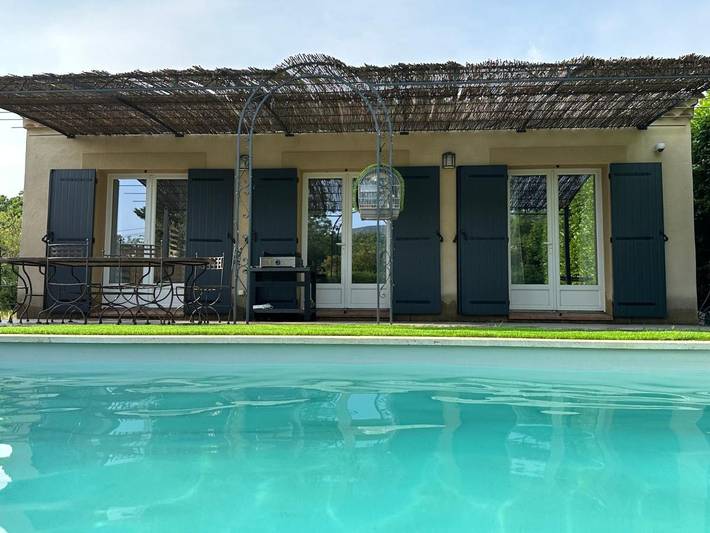 Location de vacances pour 4 personnes, avec vue ainsi que piscine et jardin à Auriol - 4