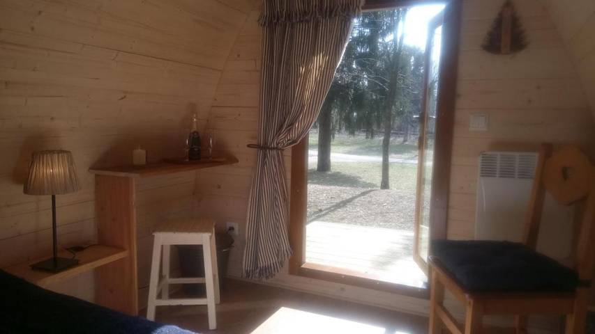 Tente pour 2 personnes, avec terrasse et jardin dans l' Ain - 3