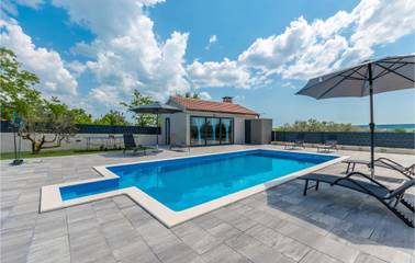 Ferienhaus für 6 Personen, mit Garten und Terrasse in Zadar