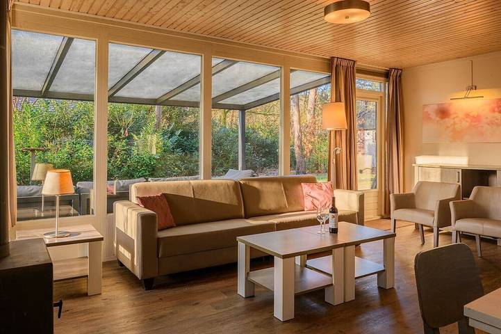 Lodge voor 8 personen, met terras in Putten