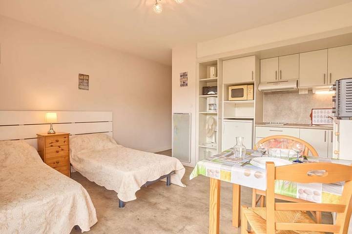 Appartement entier, Studio lumineux en centre-ville avec balcon et animaux admis in Cazaubon, Gers