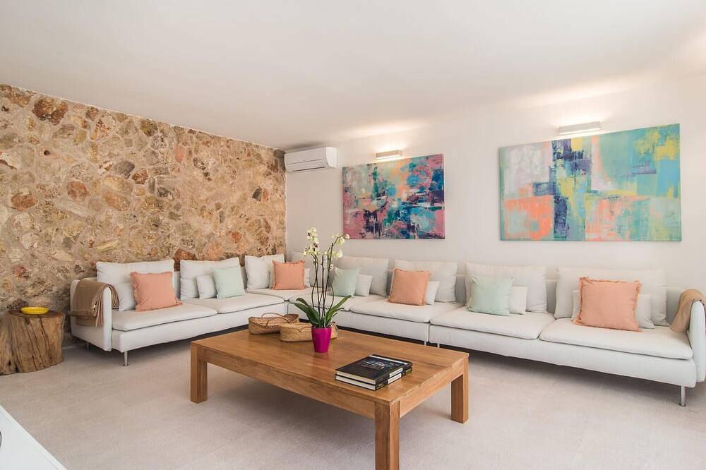 Amazing home in Costitx with private swimming pool, can be inside or outside in Costitx, Majorca Center