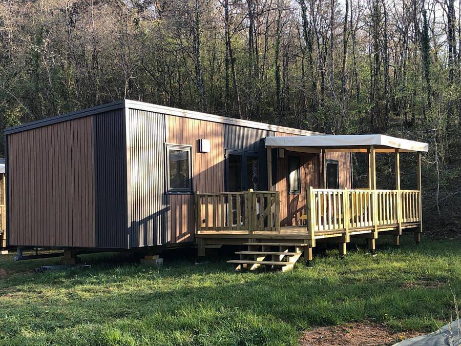 Camping La Castillonderie - Mobilheim 6 personen - Privilège 3 Schlafzimmer - 2 Badezimmer - Klimaanlage + Tv in Thonac, Périgord Noir
