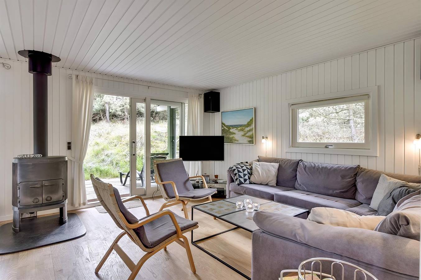 Stunning home in Hvide Sande w/ in Bjerregård, Holmsland Klit