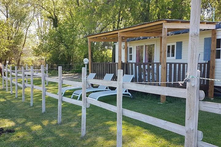 Mobil home pour 4 personnes à Le Cailar