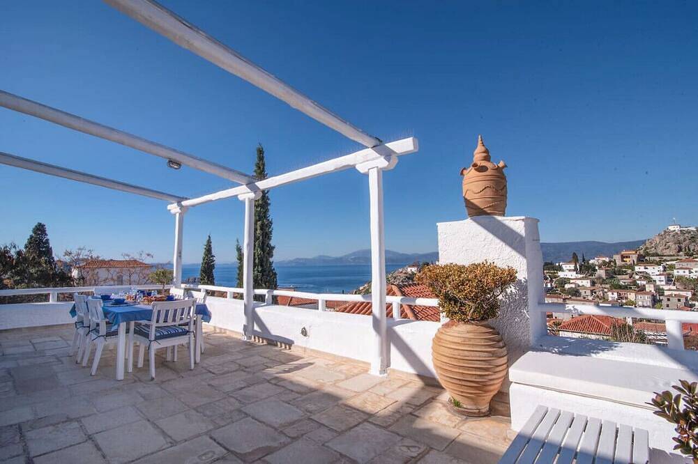 Historical Stone Manor-Upper Floor in Hydra