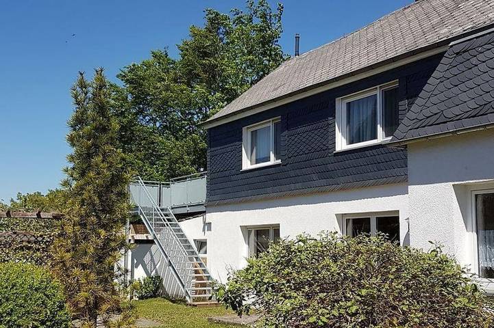 Ferienwohnung für 3 Personen, mit Balkon und Garten in Buch