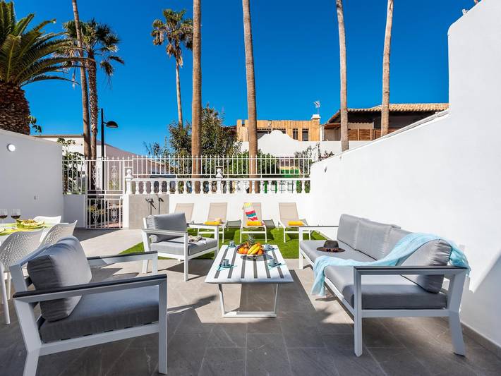 Ferienwohnung für 8 Personen, mit Balkon und Meerblick sowie Terrasse und Garten in Arona - 4
