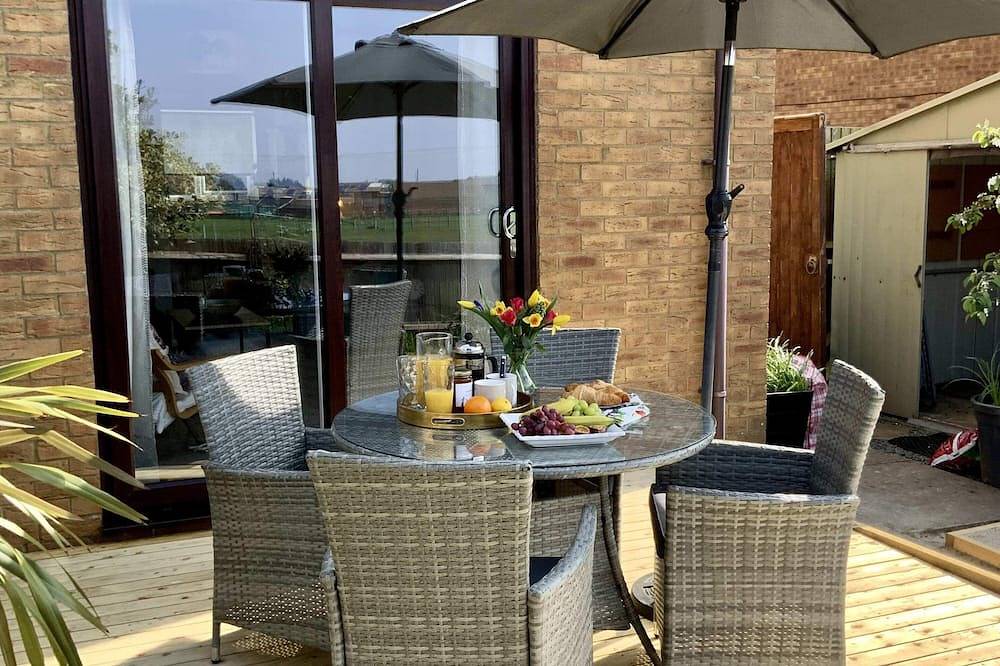 Cinque Ports Snug - parking, mins to sea and golf in Deal, Kent
