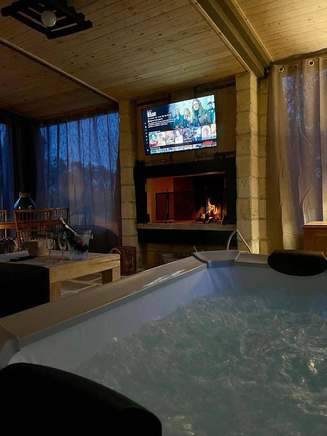 Villa per 6 persone, con Idromassaggio e Terrazza nonché Giardino e Piscina a Galatone