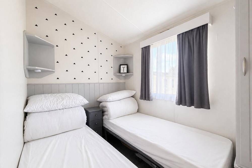 Beautiful caravan at Manor Park Holiday Park in Hunstanton in Hunstanton, Norfolk Coast