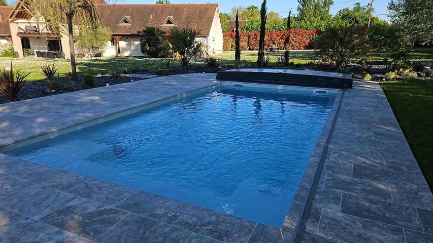 Gîte pour 11 personnes, avec Balcon et Terrasse ainsi que Jardin et Piscine à Fougères-sur-Bièvre