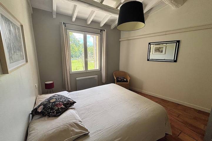 A 3 km de l'Isle sur la Sorgue, Villa au bord de rivière et sa piscine chauffée in Le Thor, Vaucluse