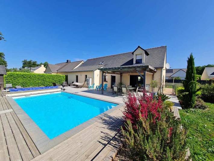 Chambre d’hôte pour 6 personnes, avec jardin ainsi que piscine et terrasse à Saint-Aubin-des-Châteaux