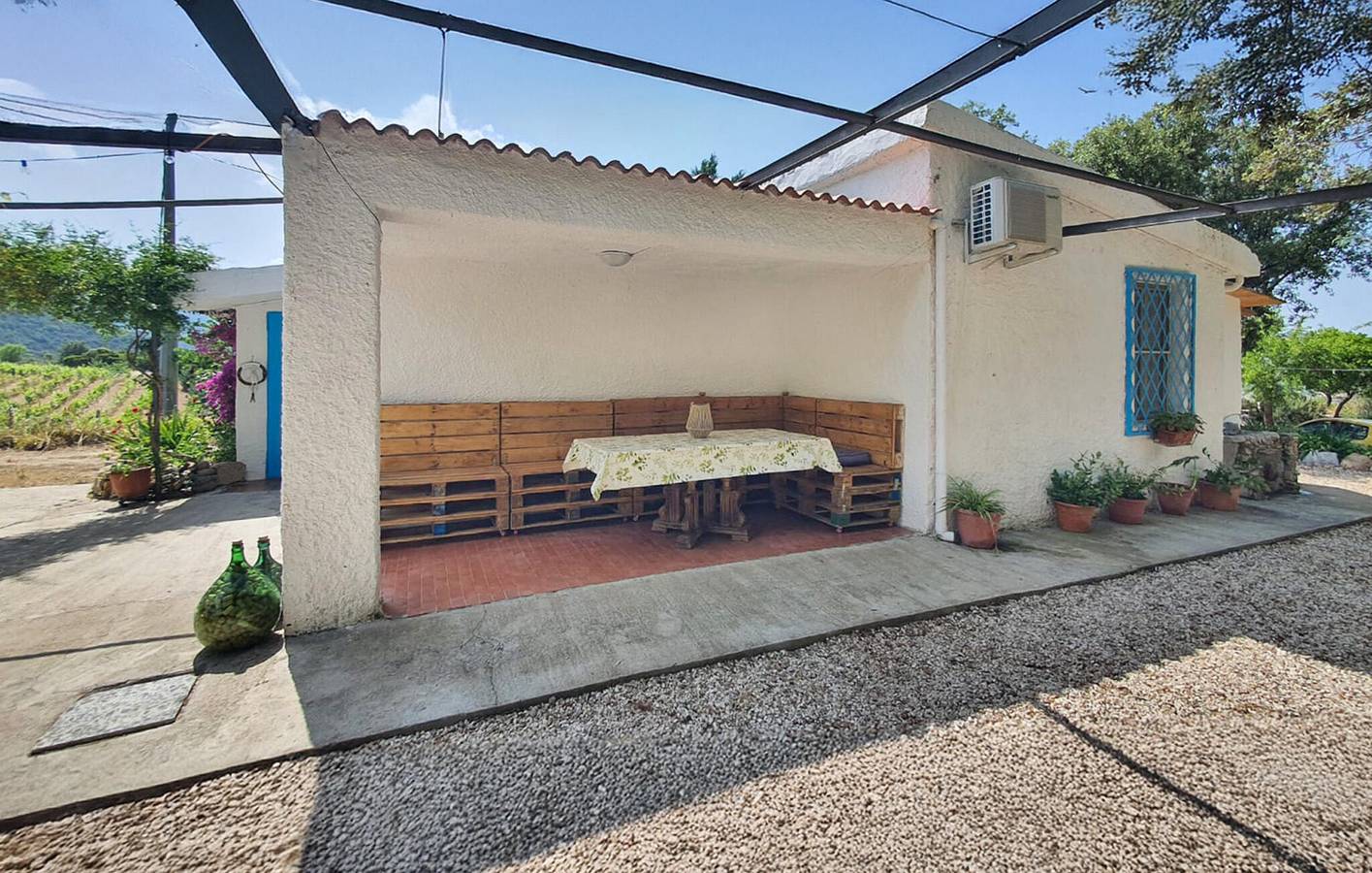 Apartamento junto a la piscina con parking y aire acondicionado in Orgosolo, Barbagia