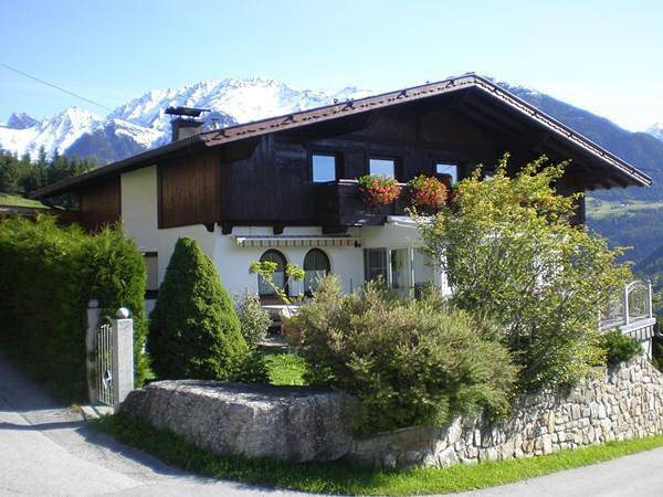 Hütte für 5 Personen, mit Garten und Balkon im Ötztal