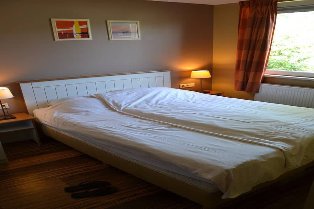 Bungalow in Duinen met Nautische Stijl in 's-Gravenzande, Stadsgewest Haaglanden