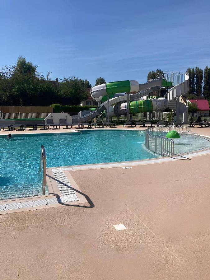 Camping pour 6 personnes, avec Terrasse et Piscine