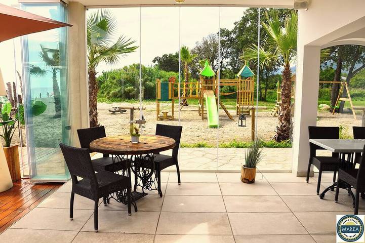 Ganze Wohnung, Bungalow am Meer mit ausgestattetem Strand in Santa-Lucia-di-Moriani, Corte und Umgebung