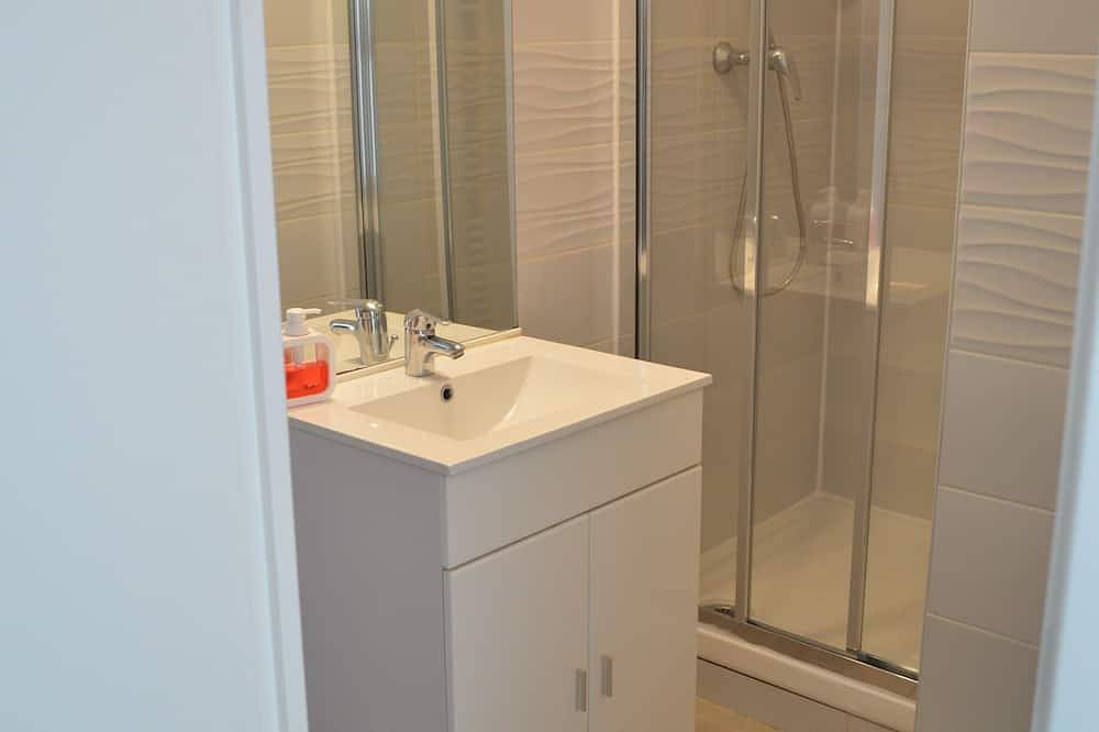 Apartamento entero, Near the airport charles de gaule, parc des expo Paris Nord, and Disney Land in Tremblay-en-France, Sena-Saint Denis