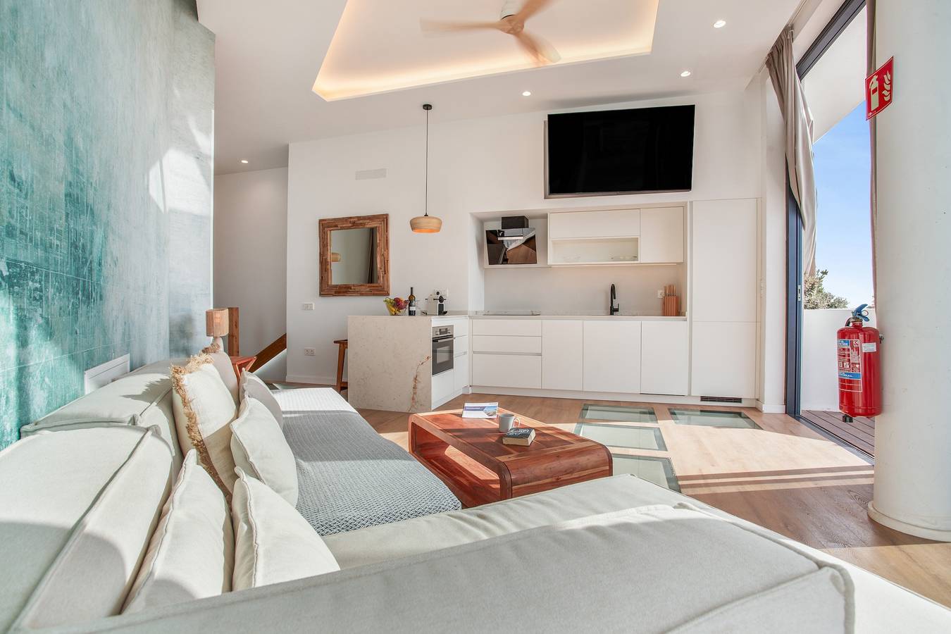 Entire apartment, Holiday Apartment 'Maar Suites Cotillo 1 - Seafront' with Sea View, Private Terrace and Wi-Fi in El Cotillo, La Oliva