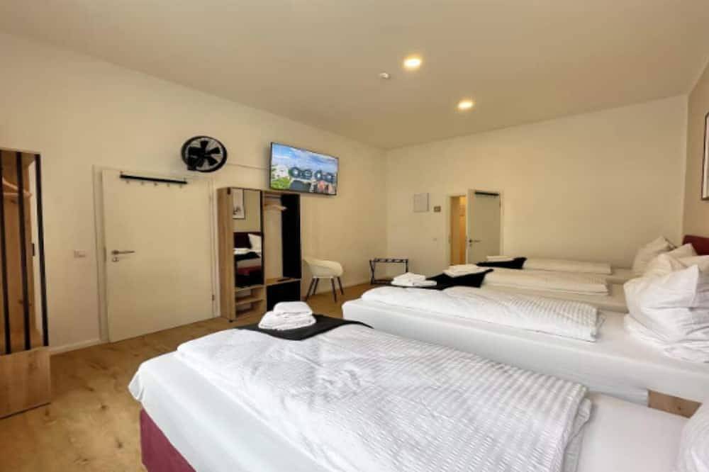 Ganze Wohnung, Spacious 4-Bedroom Apartment in Prenzlauer Berg, Berlin in Prenzlauer Berg Berlin, Berlin