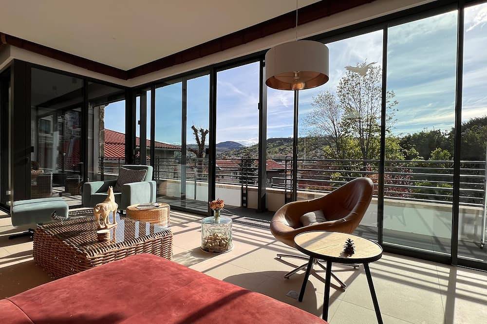 Entire apartment, 5-star apartment, upper town, Le Puy in Le Puy-en-Velay, Haute-Loire