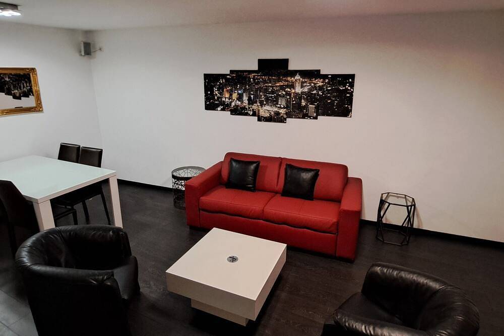 Ganze Wohnung, Olli´s Lodge- 2 Zimmer Ferienwohnung 20min von Bonn entfernt. in Meckenheim, Rhein-Sieg-Kreis