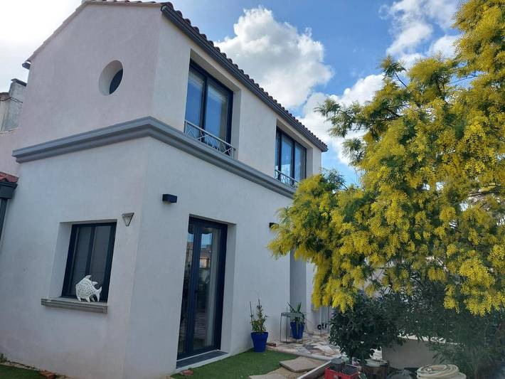Location de vacances pour 2 personnes, avec Terrasse et Jardin dans La Pointe-Rouge