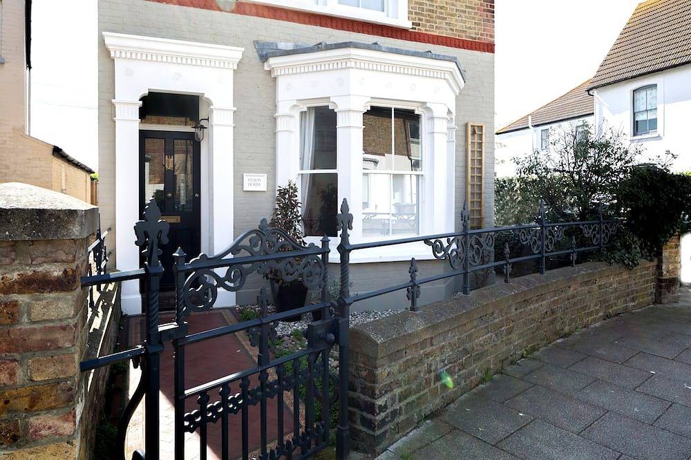 Newly Renovated Period Home in Conservation Area, Just a Short Walk to the Sea in Whitstable, Kent