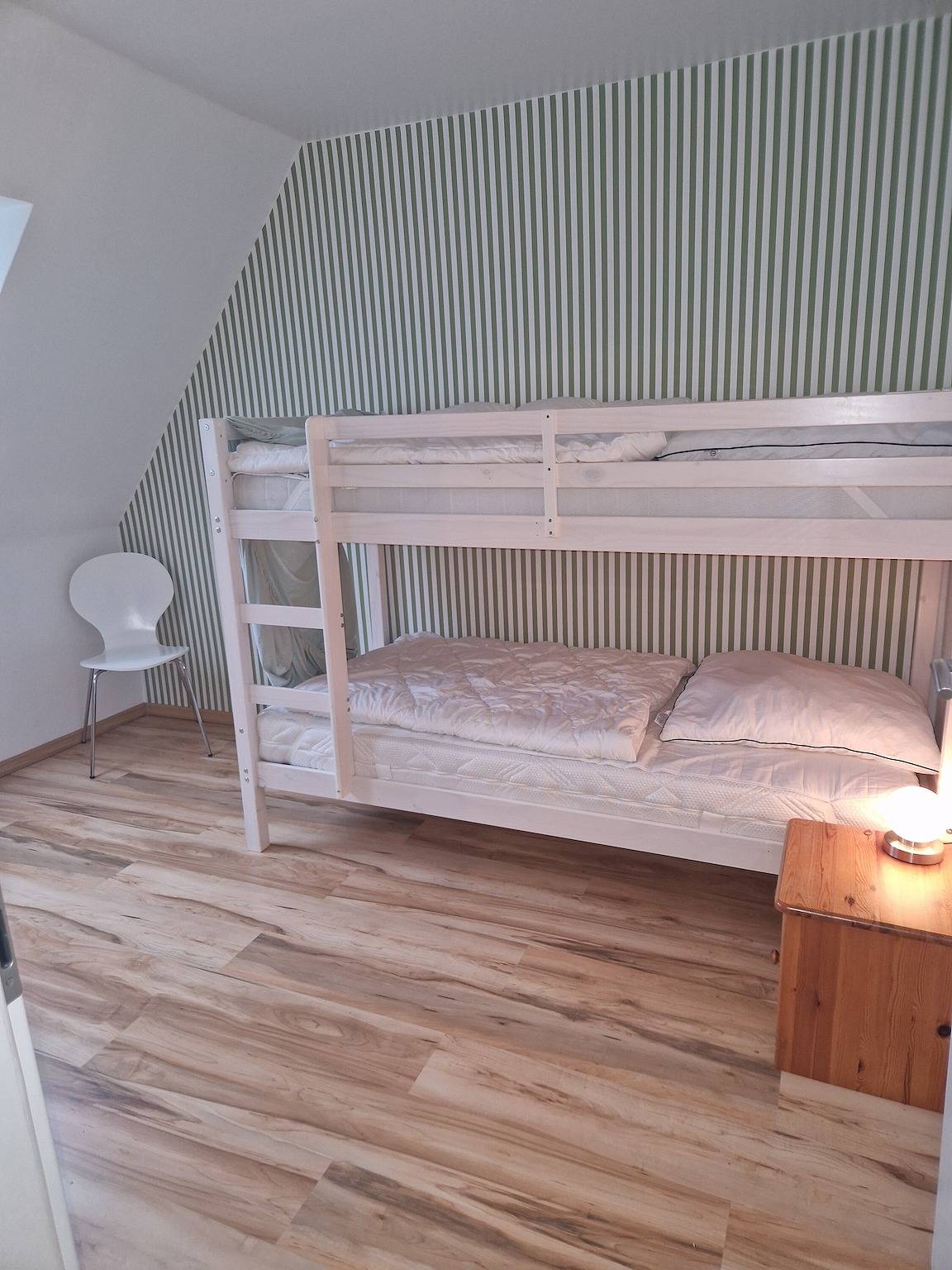 Ganze Wohnung, "Fewo Sinje" mit offener Terrasse, Gemeinschaftsgarten und W-Lan in Pellworm, Nordseeküste