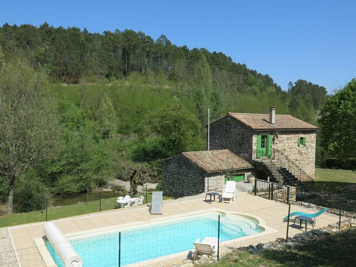 Location de vacances pour 5 personnes, avec jardin à Saint-Genest-de-Beauzon